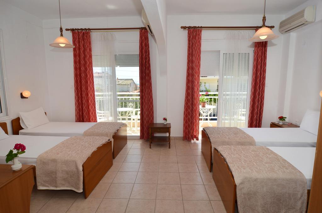 Triada Hotel Limenaria  Bilik gambar