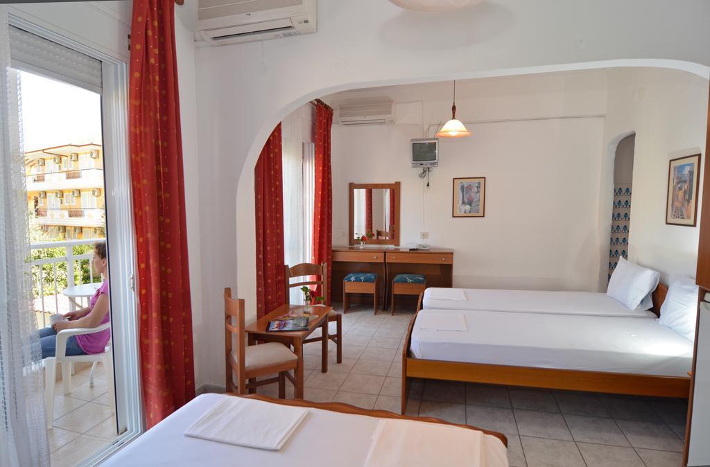 Triada Hotel Limenaria  Bilik gambar